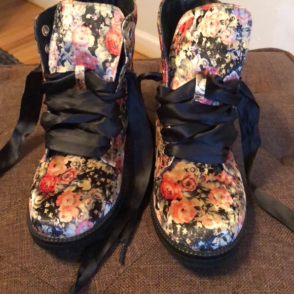 Dirty Laundry Shoes - Boots
